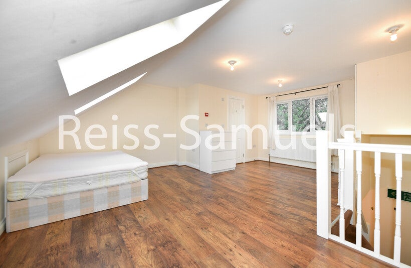 Flat Ambassador Square in Greater London