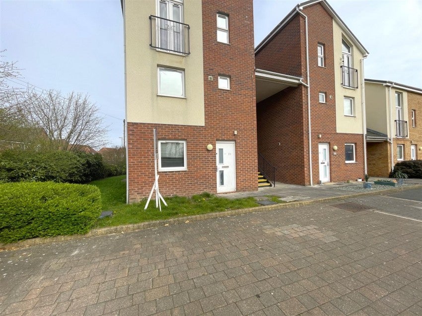 Flat Holme Lane in Selby