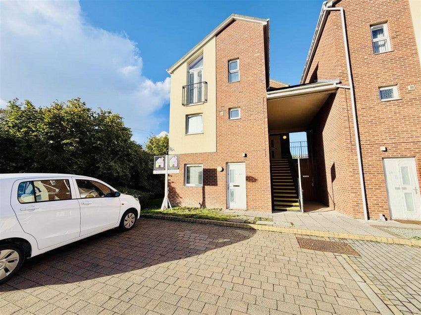 Flat Holme Lane in Selby