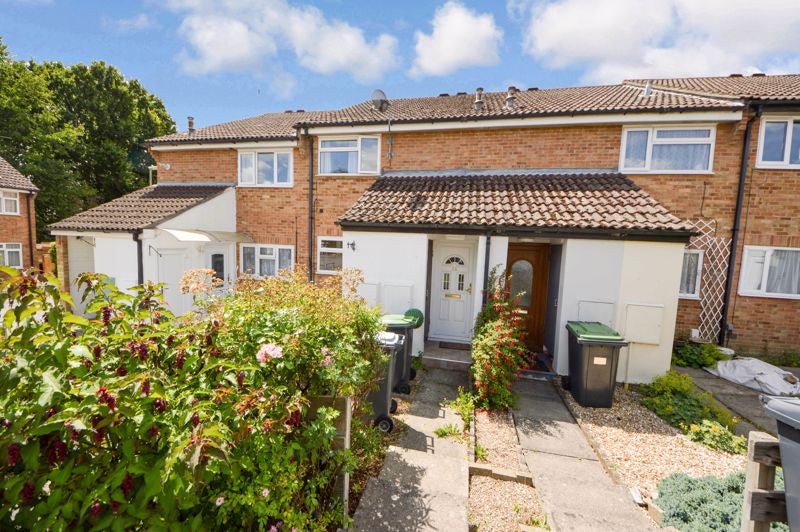 Flat Valentine Court in Waterlooville