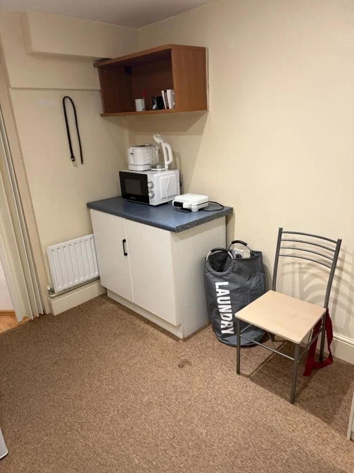 Flat Sheldrick Close in Greater London