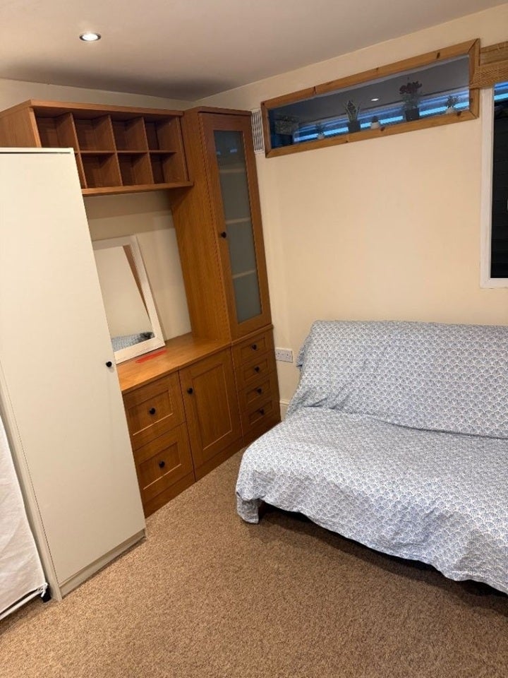 Flat Sheldrick Close in Greater London