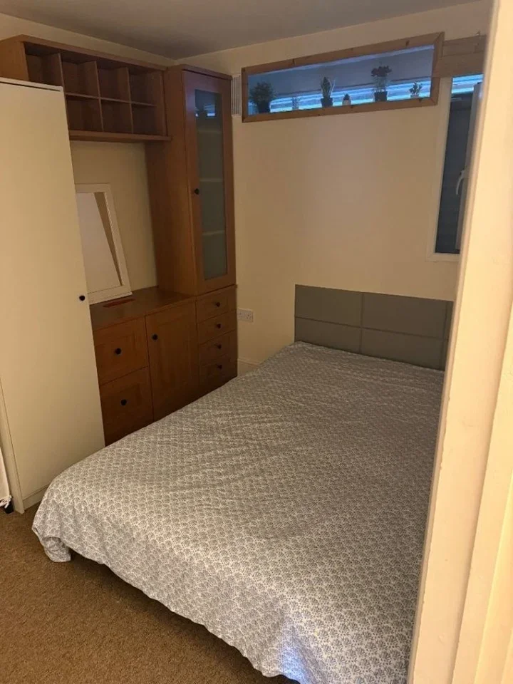 Flat Sheldrick Close in Greater London