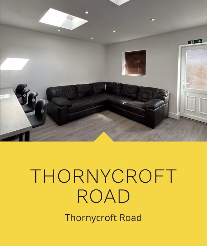 Room Thornycroft Road in Liverpool