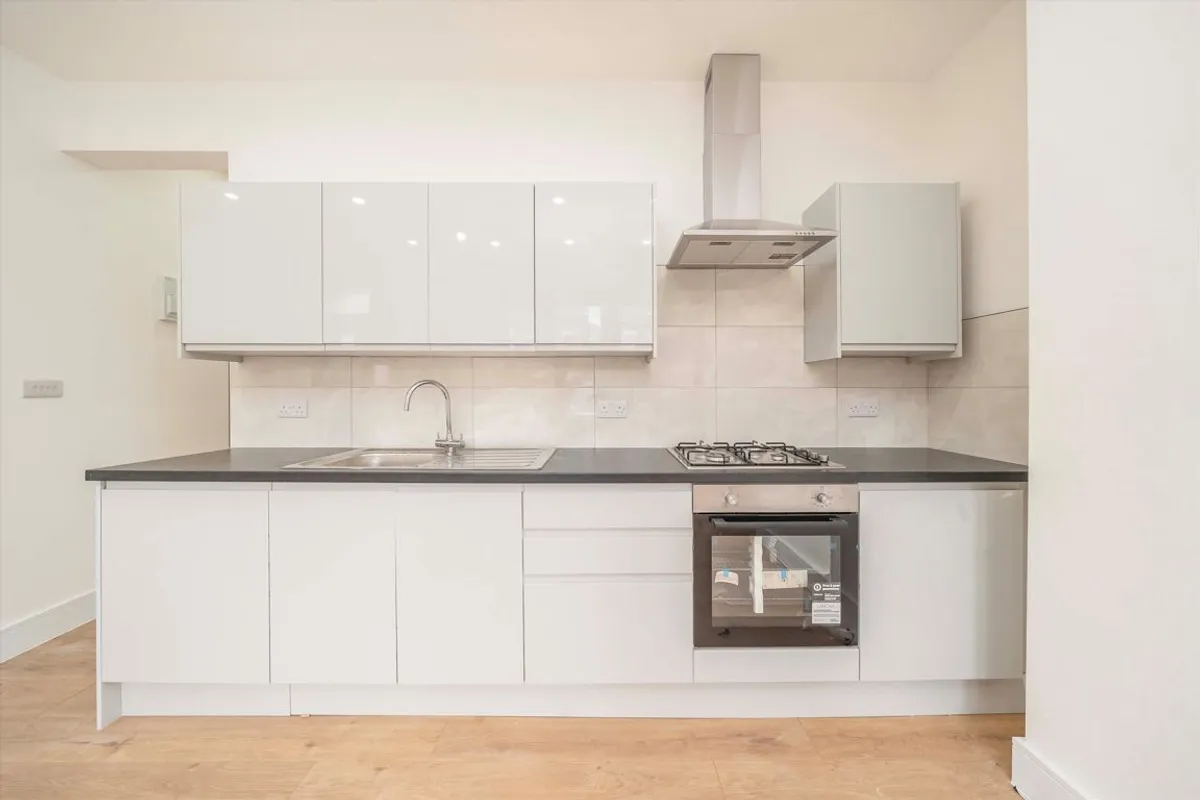 Flat Eccleston Road in Greater London