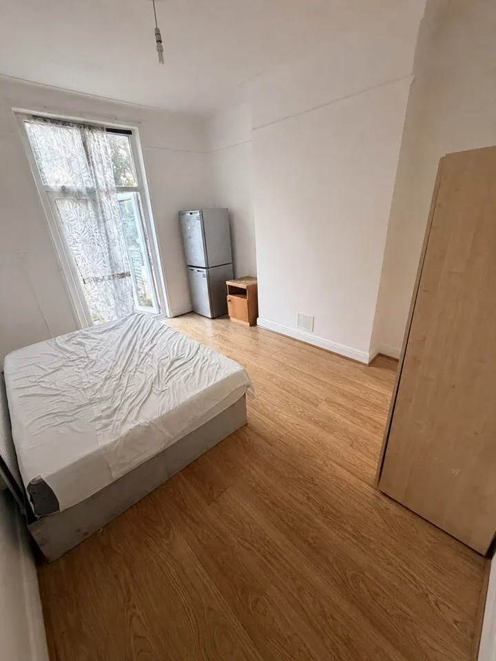 Room Verdant Lane in Greater London