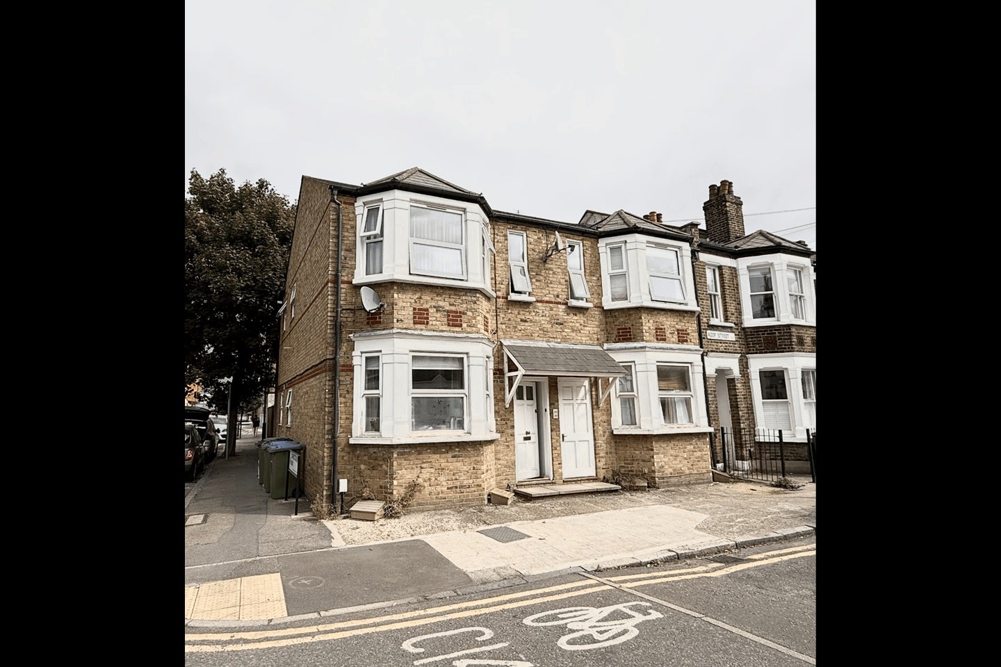 Flat Azof Street in Greater London