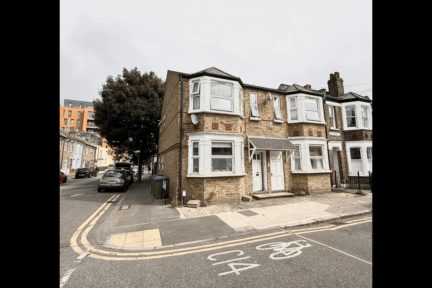Flat Azof Street in Greater London