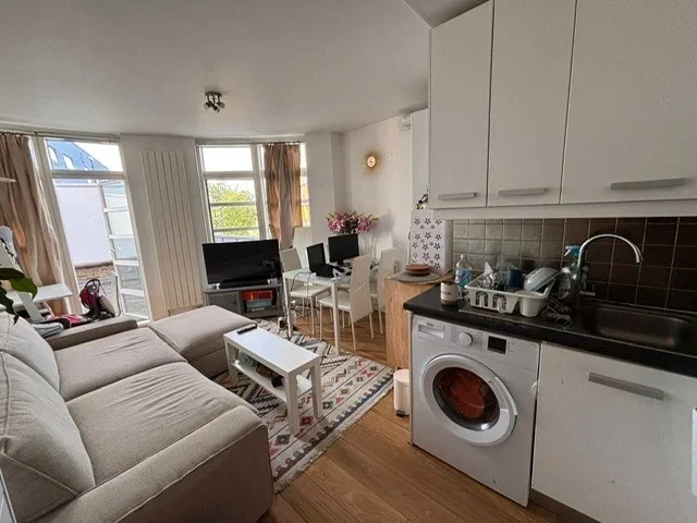 Flat Bedford Hill in Greater London