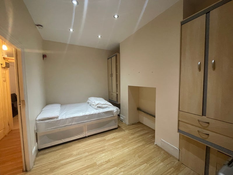 Flat Bond Street in Greater London