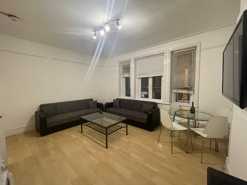 Flat Bond Street in Greater London