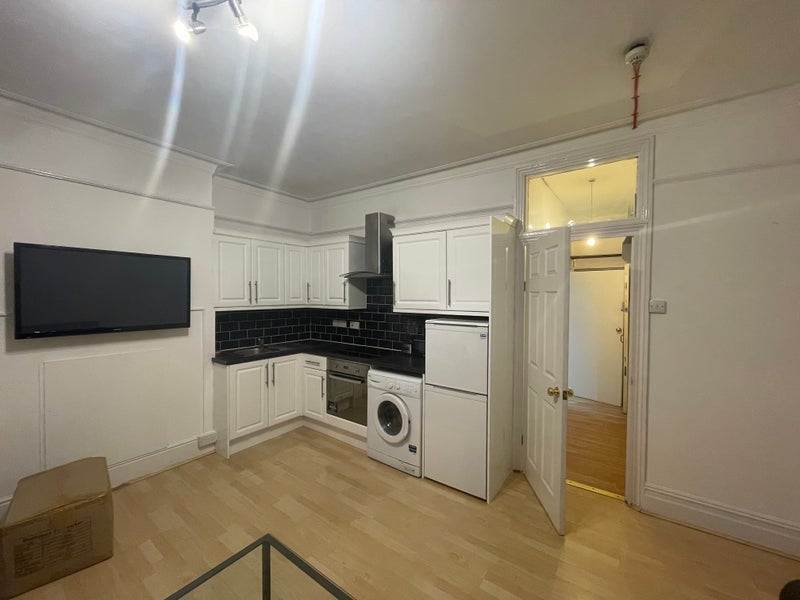 Flat Bond Street in Greater London