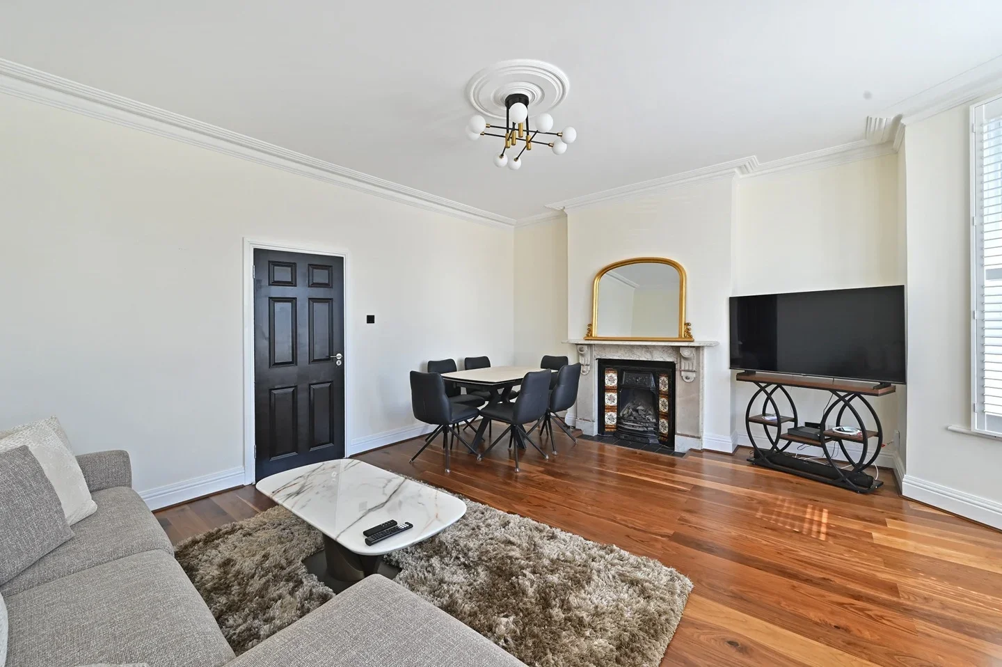 Flat Park Avenue in Greater London