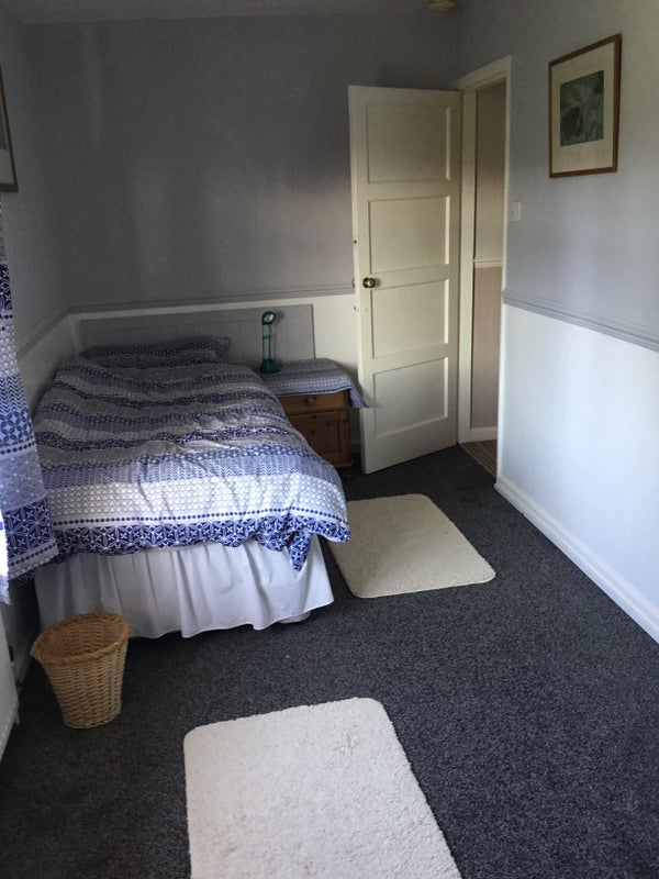 Room Carrfield Avenue in Nottingham