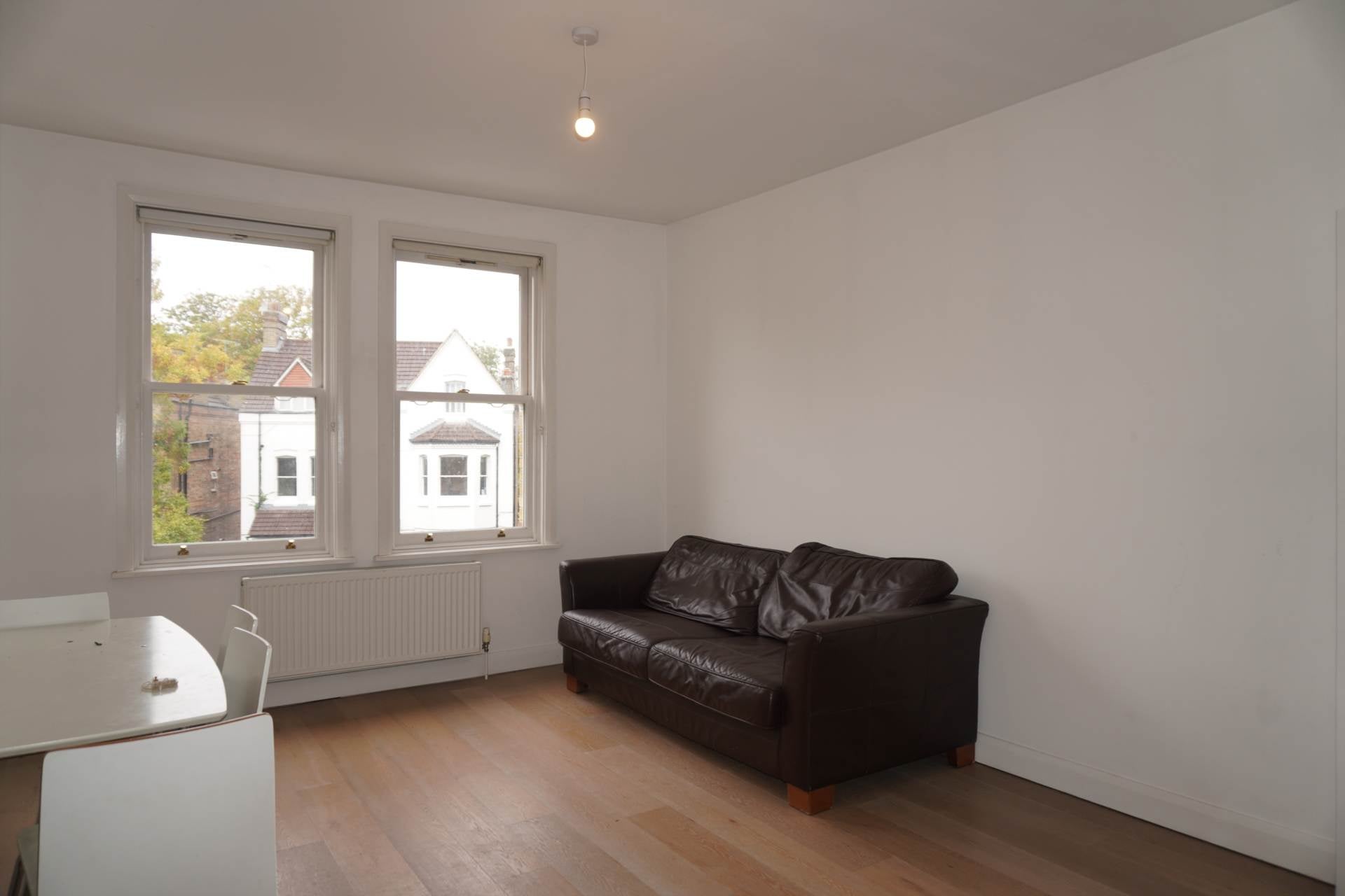 Flat Grange Park in Greater London