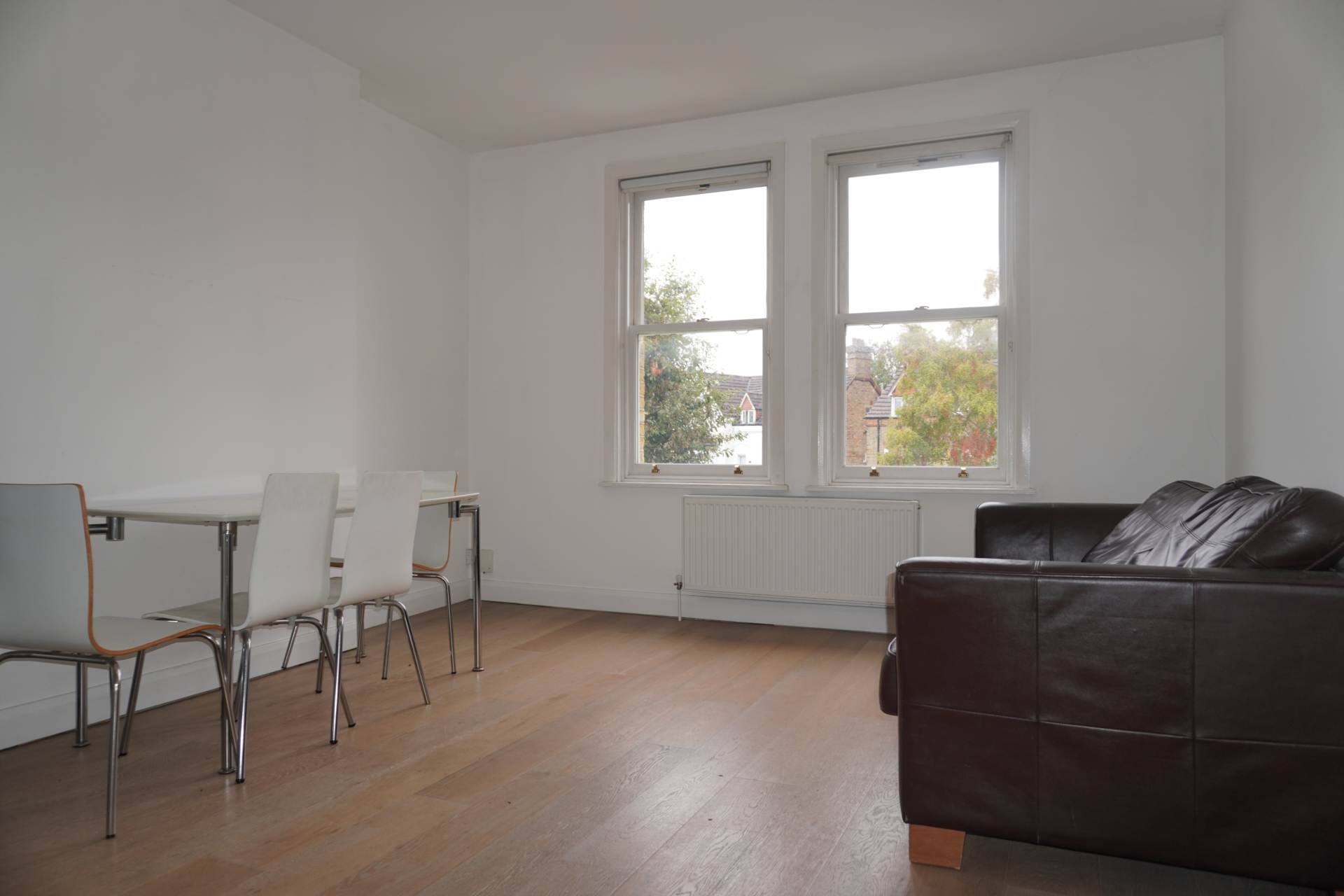 Flat Grange Park in Greater London