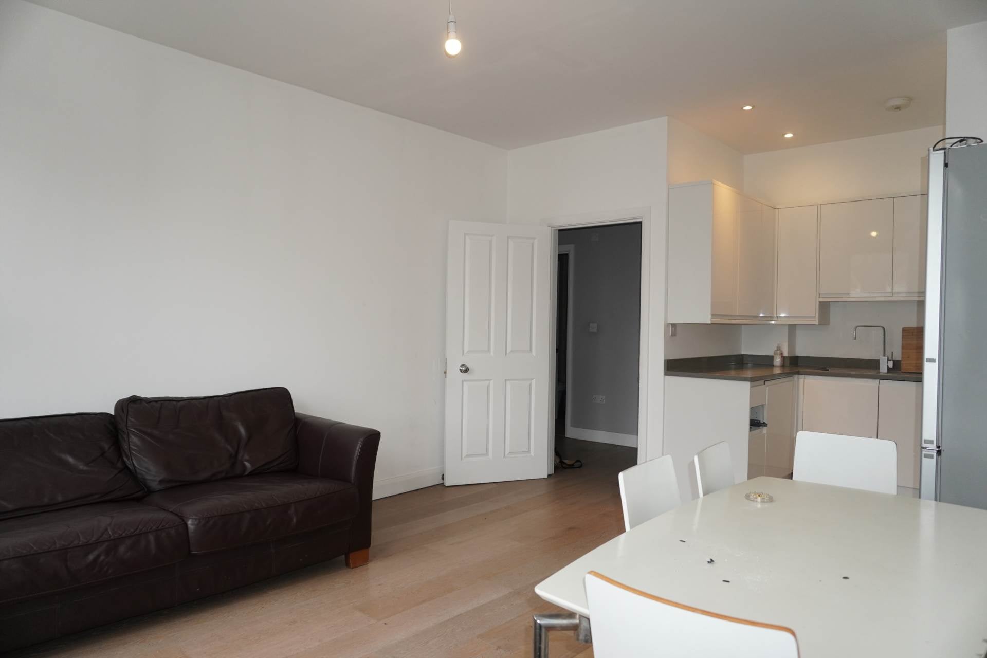 Flat Grange Park in Greater London