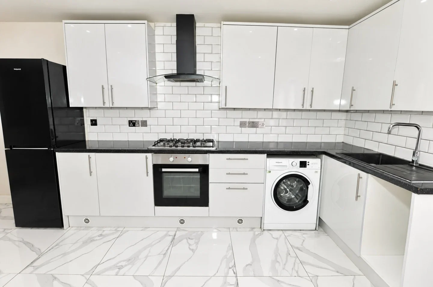 Flat Woodford Avenue in Greater London