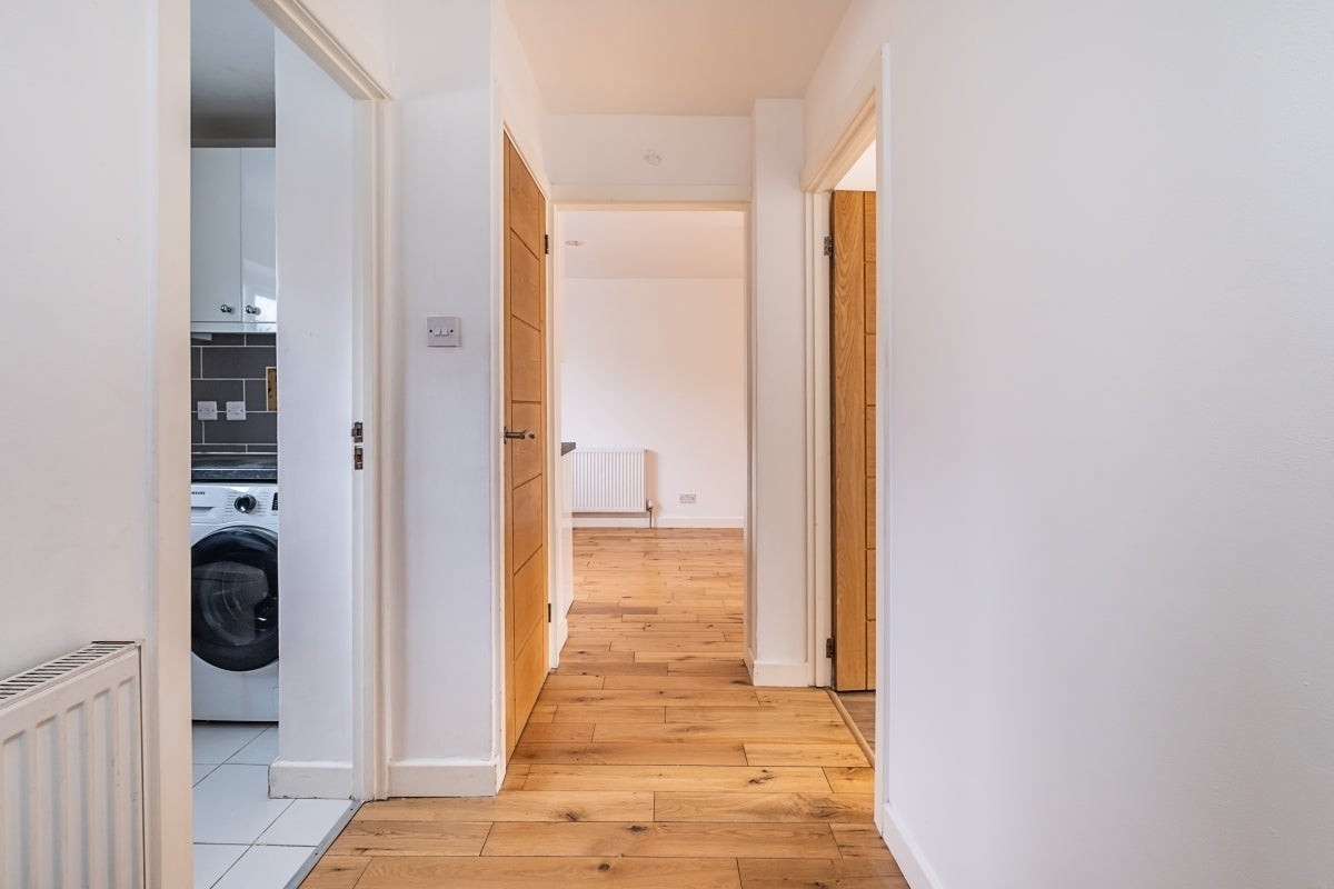 Flat Waverton Road in Greater London