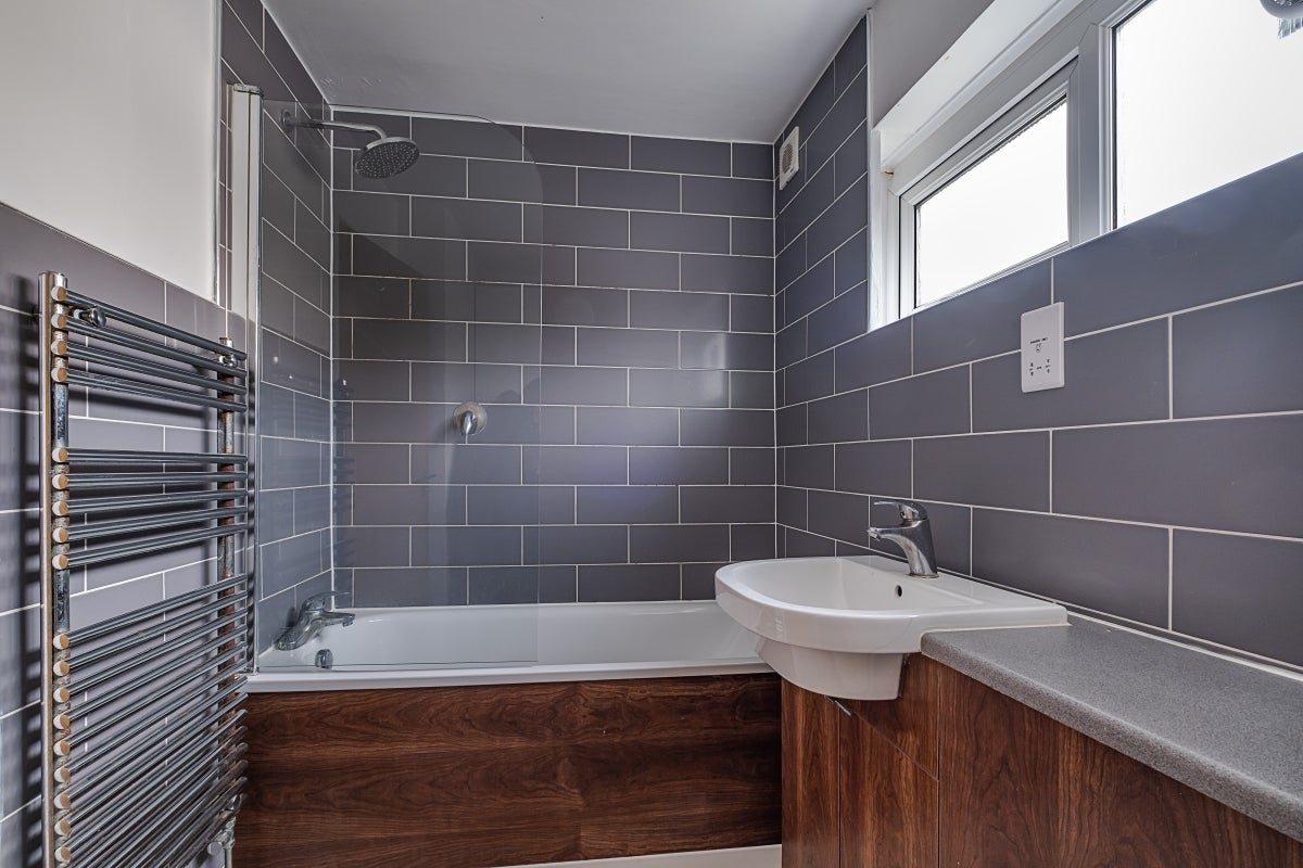 Flat Waverton Road in Greater London
