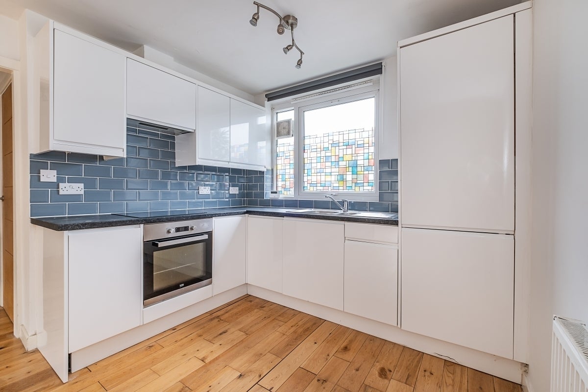 Flat Waverton Road in Greater London