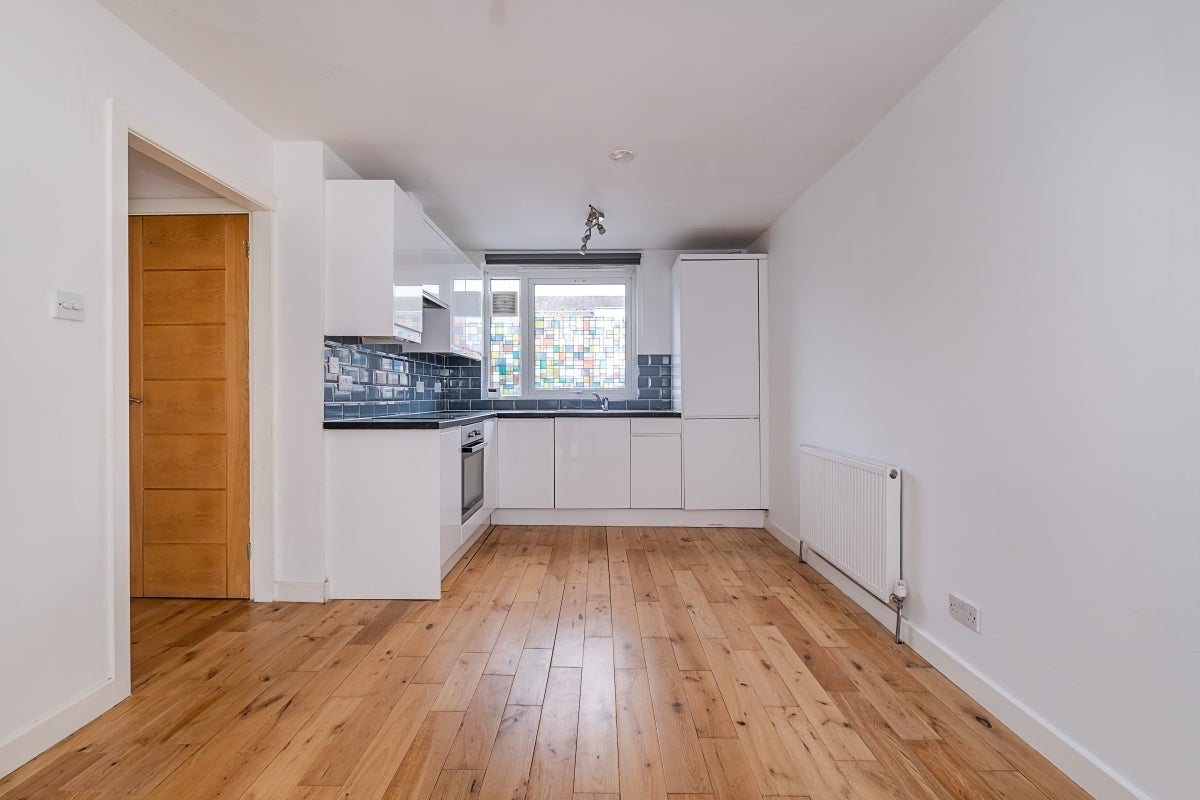 Flat Waverton Road in Greater London