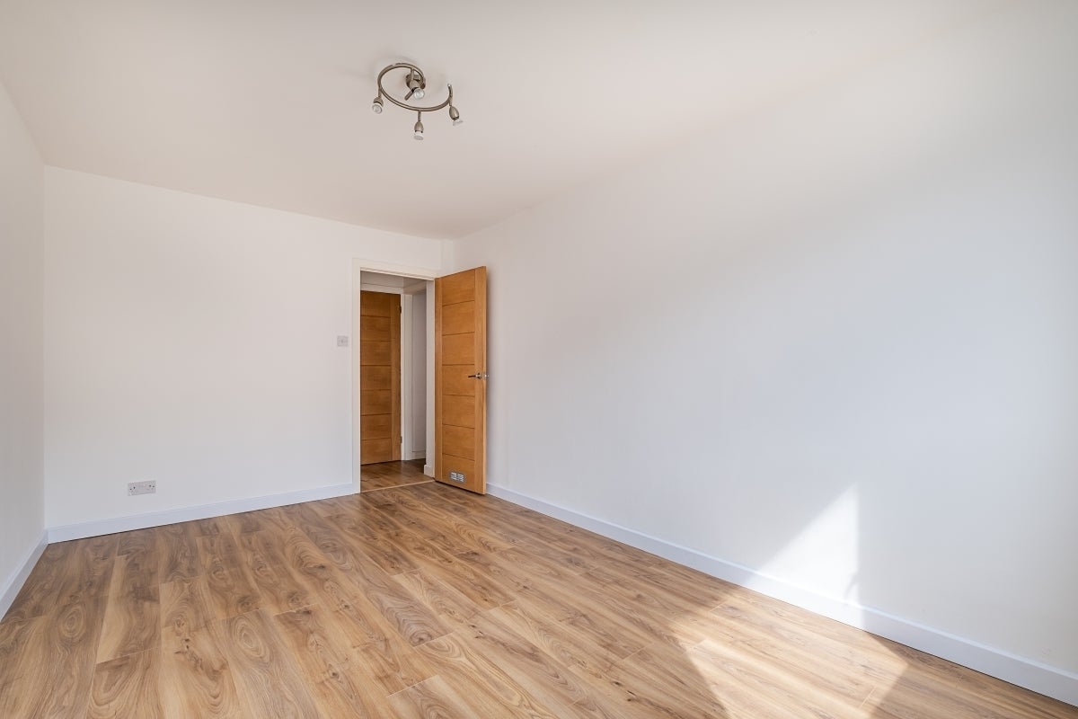 Flat Waverton Road in Greater London