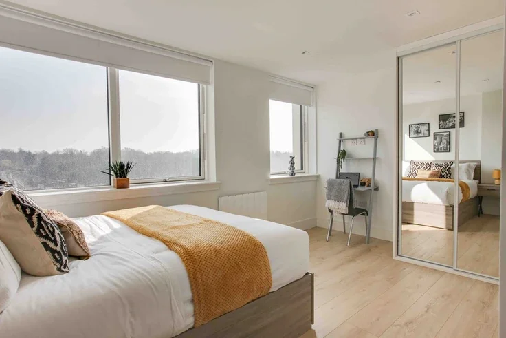 Flat The Mount in Brentwood