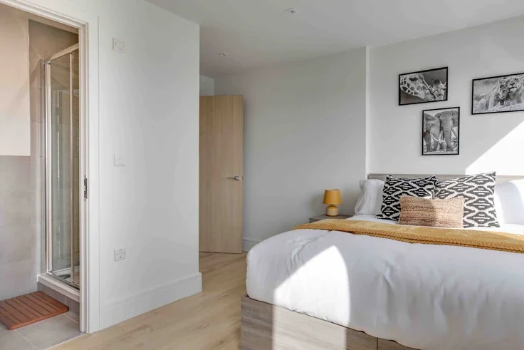 Flat The Mount in Brentwood
