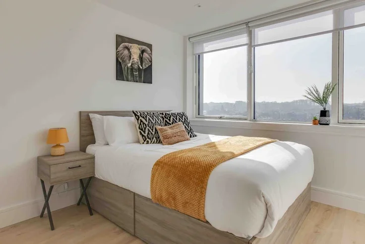 Flat The Mount in Brentwood