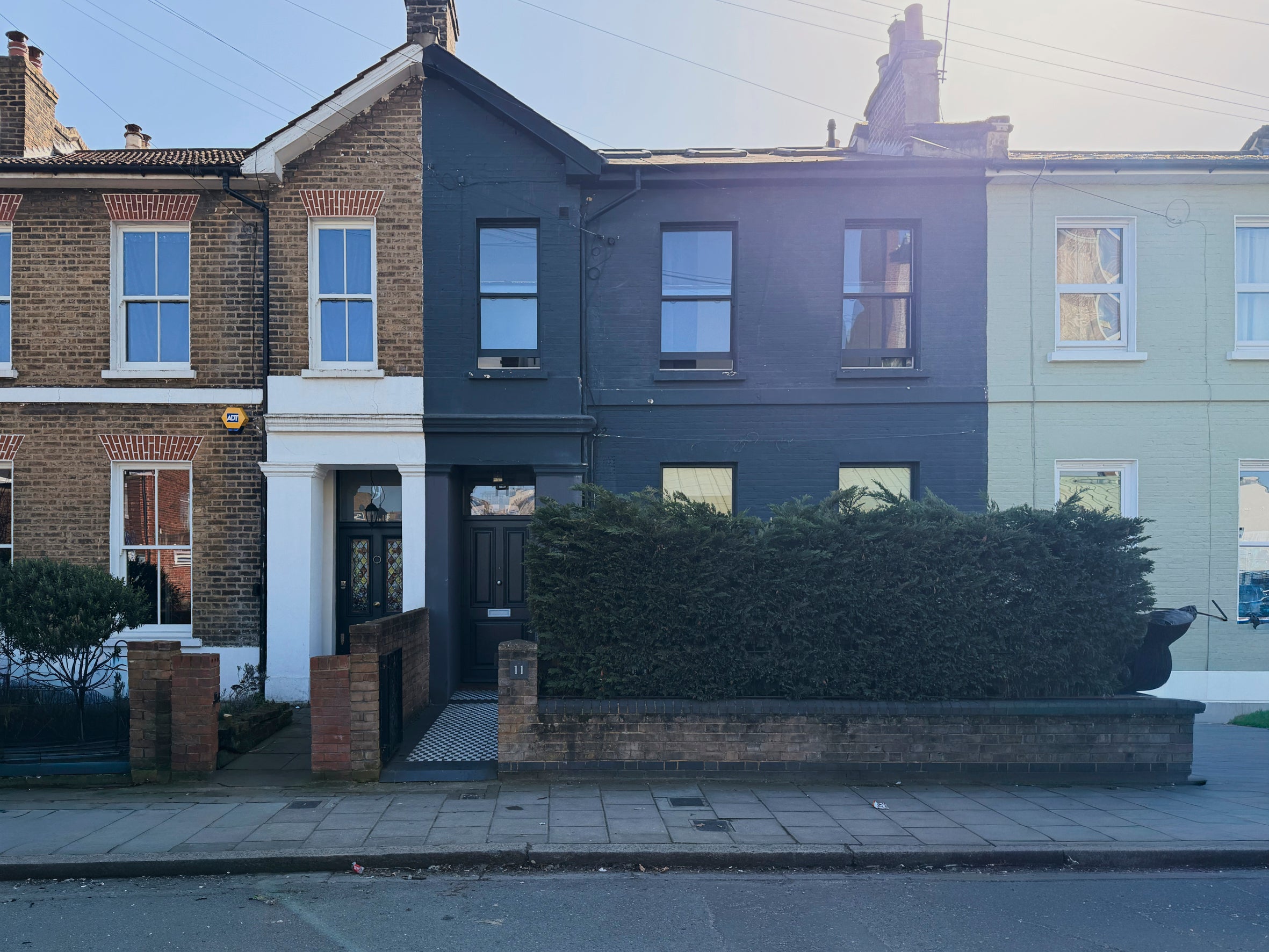 Flat Meeting House Lane in Greater London