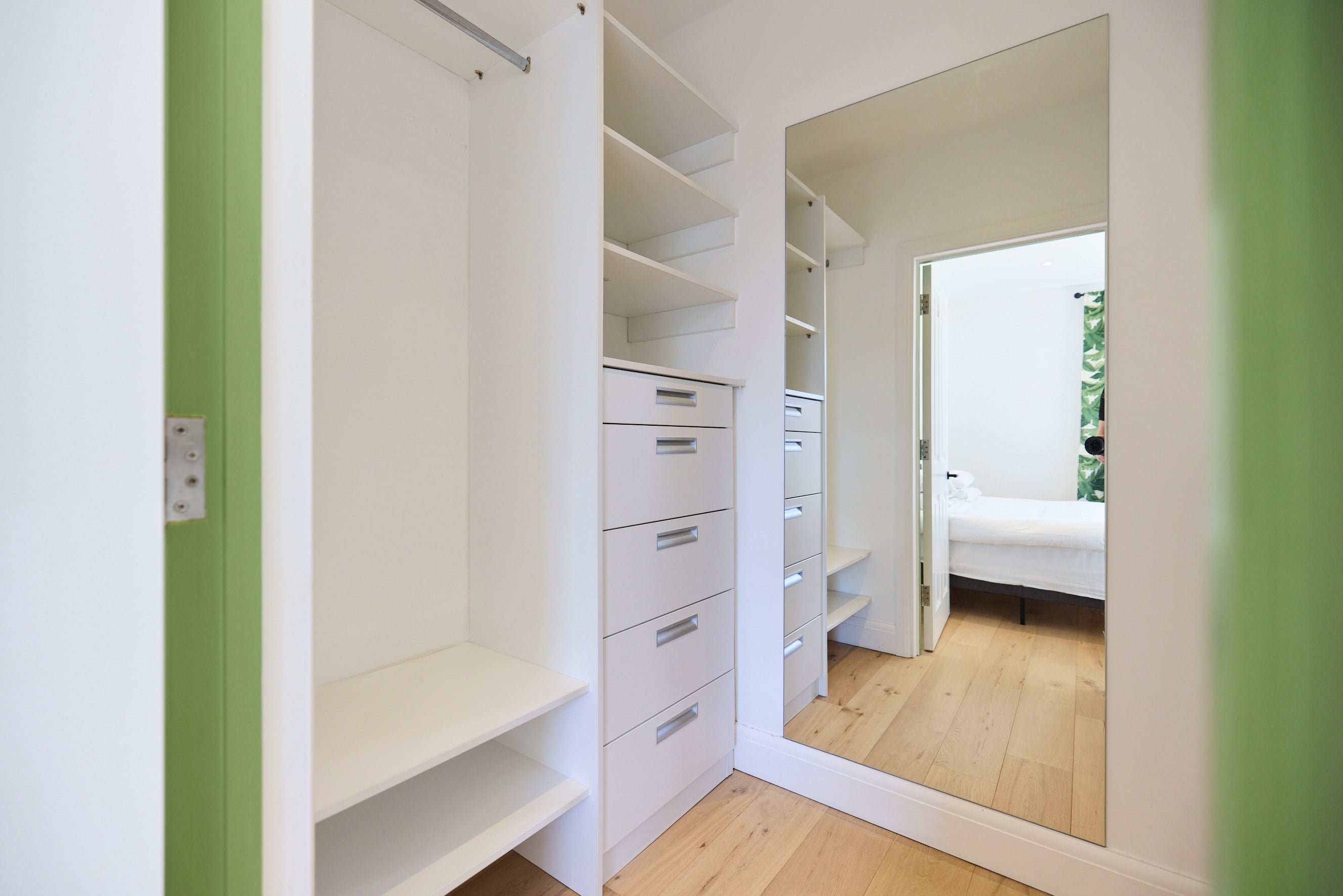 Flat Meeting House Lane in Greater London
