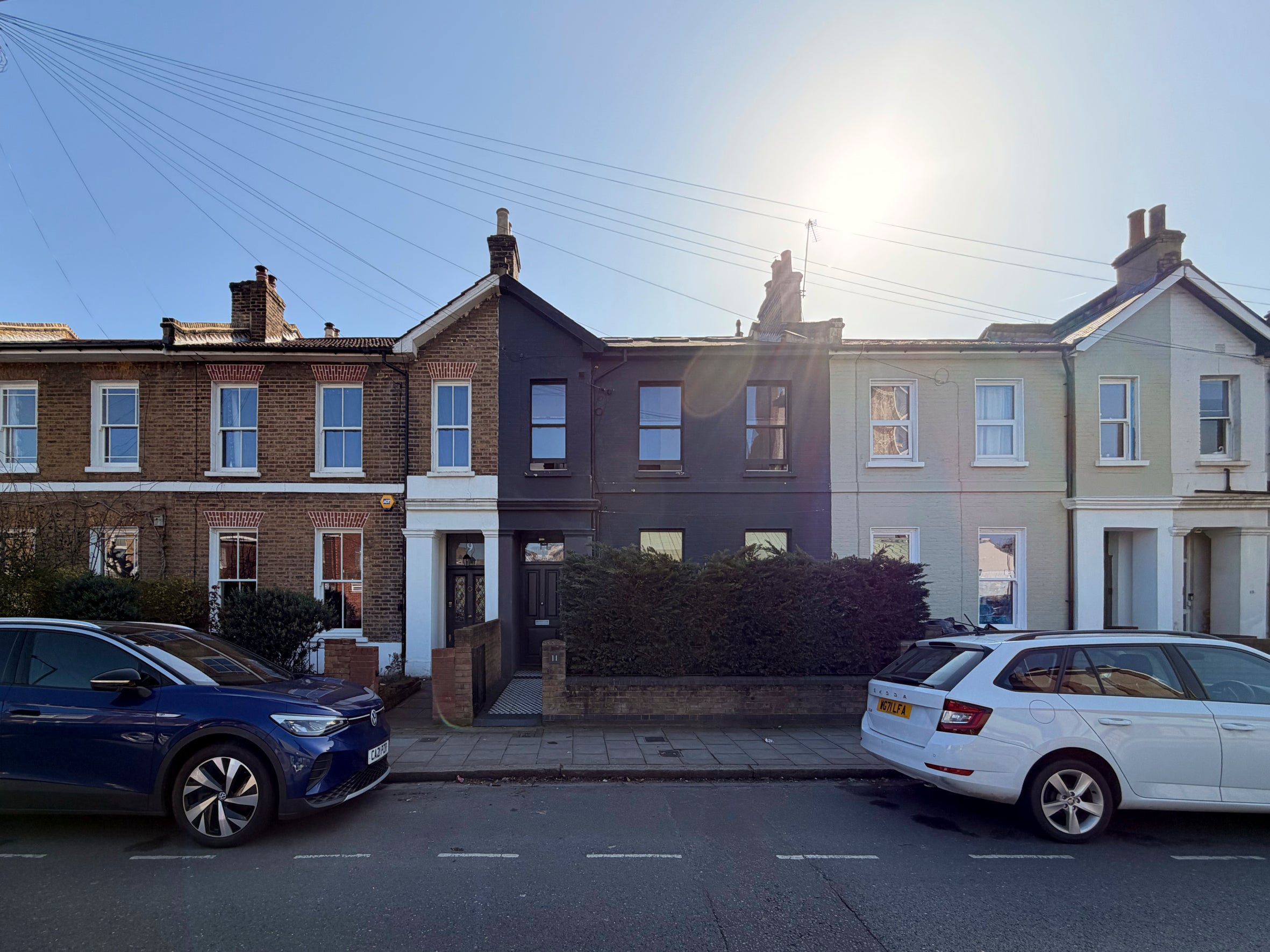 Flat Meeting House Lane in Greater London