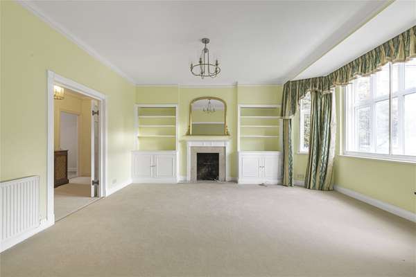 Flat Putney Hill in Greater London