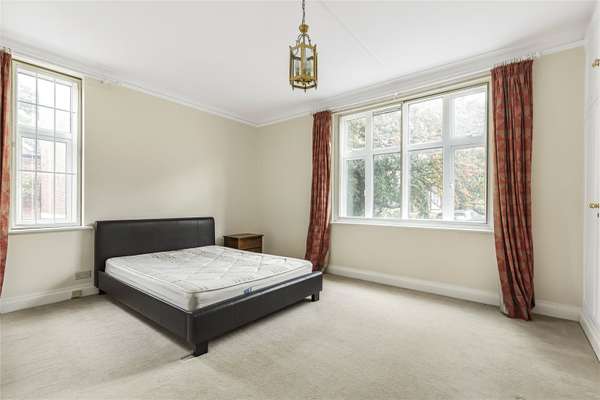 Flat Putney Hill in Greater London