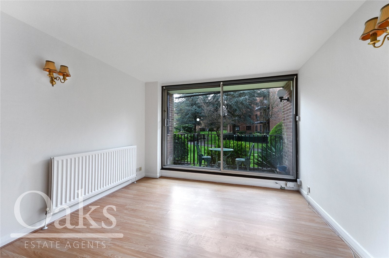 Flat Campion Close in Greater London