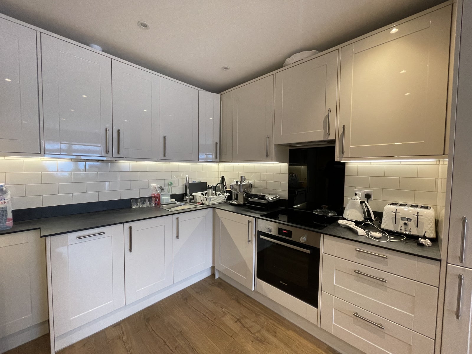 Flat Hale Gardens in Greater London