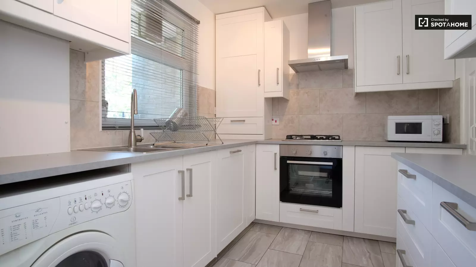Flat Gressenhall Road in Greater London