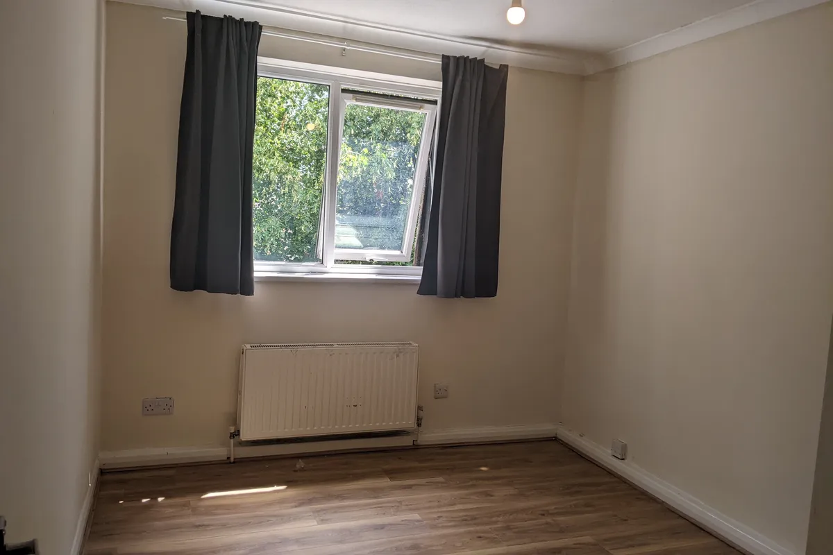 Flat Onslow Gardens in Greater London