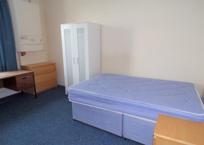 Room Orchard Road in Portsmouth