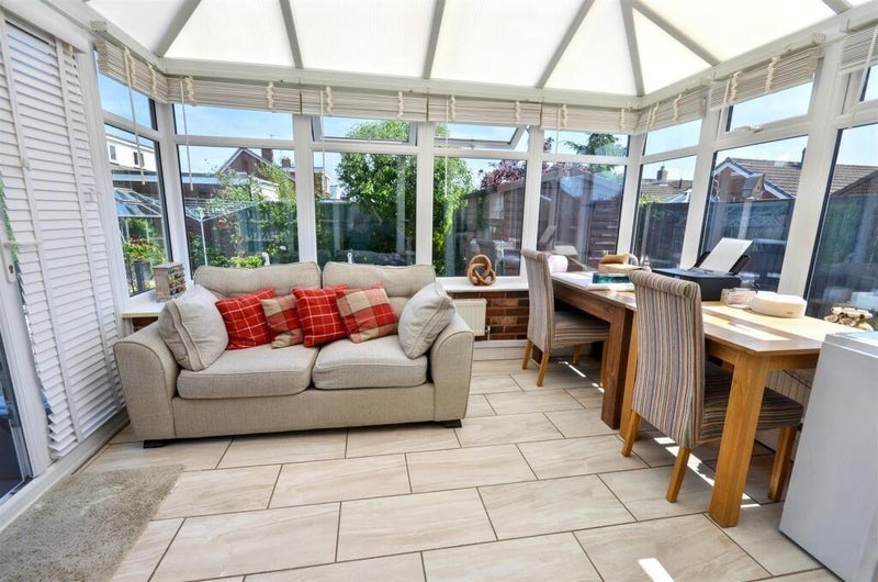 Room Dutton Way in Stone
