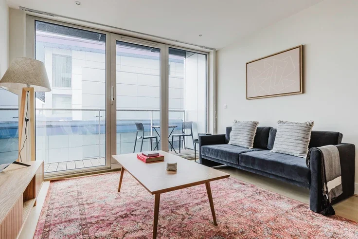 Flat Queenstown Road in Greater London