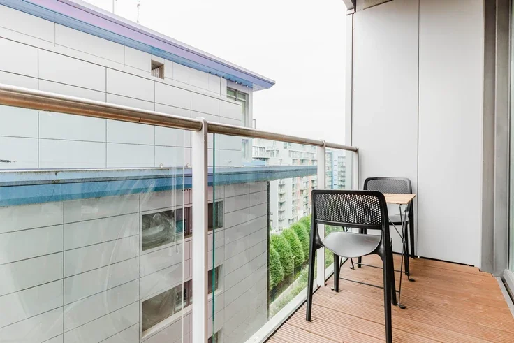 Flat Queenstown Road in Greater London