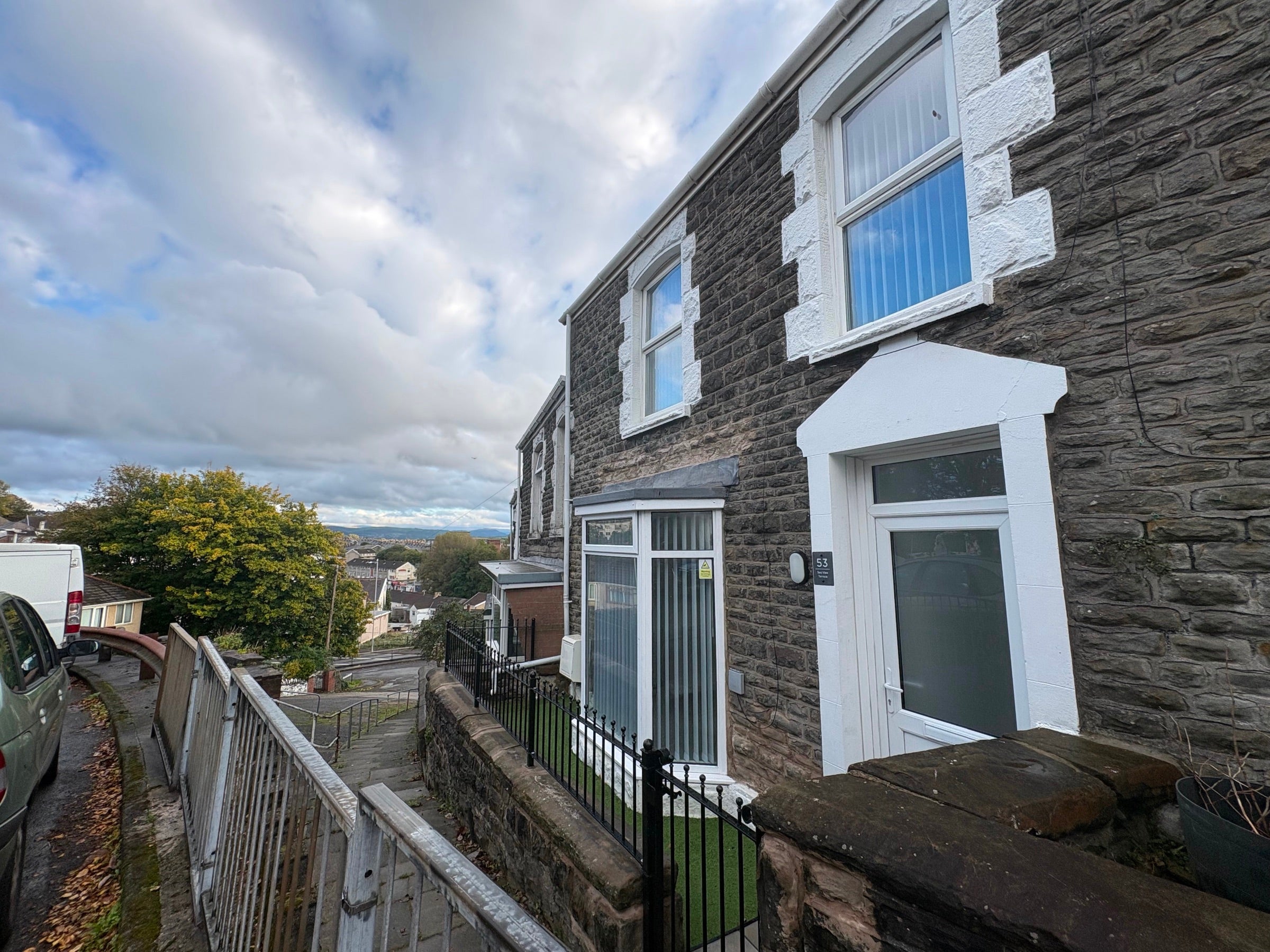 House Seaview Terrace in Swansea
