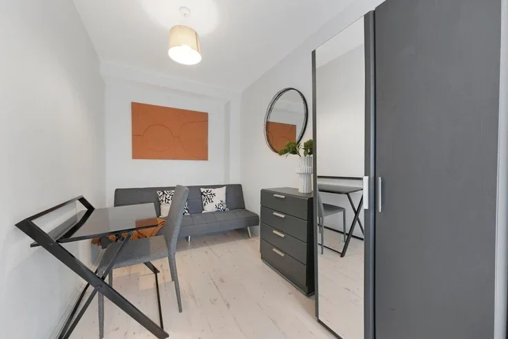 Flat Wells Terrace in Greater London