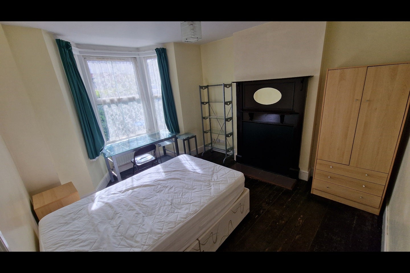 Room Priory Road in Southampton