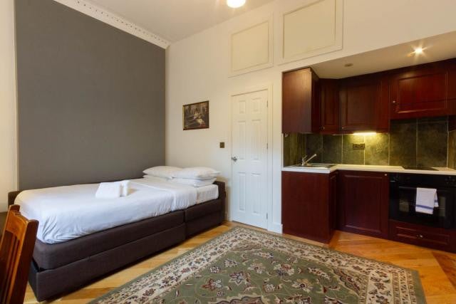 Room Cartwright Gardens in Greater London