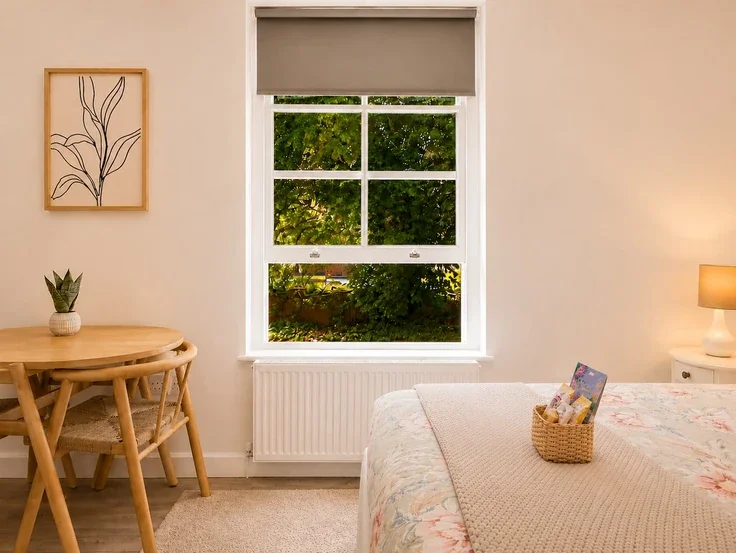 Flat Fassett Road in Greater London