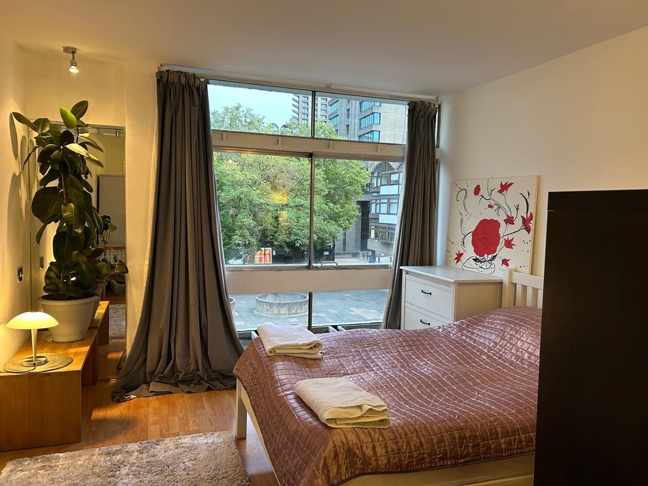Flat Goswell Road in City of London
