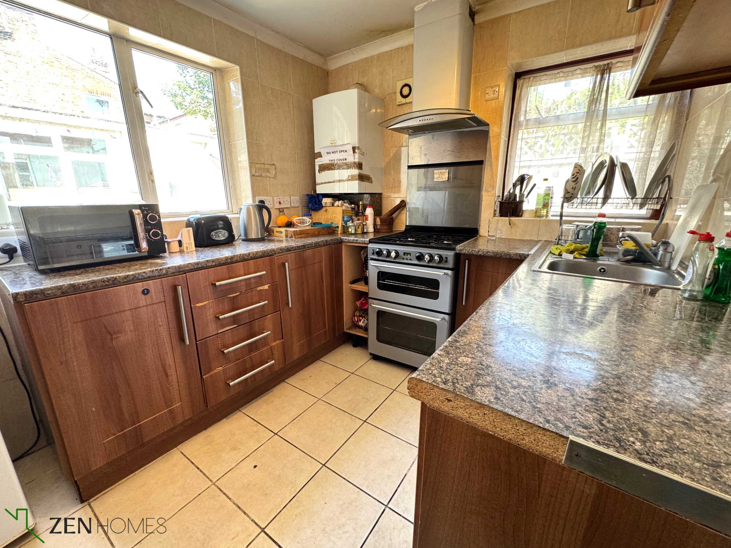 Room Dongola Road in Greater London